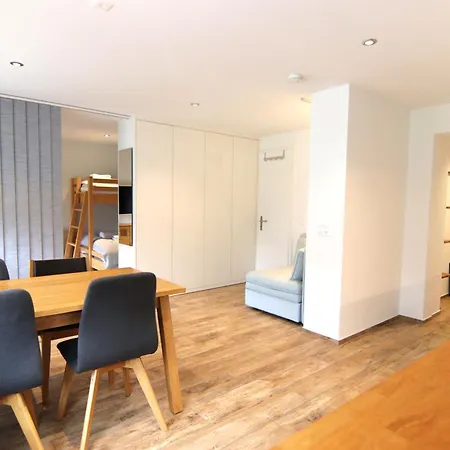 Jaeggi 44 By Apartament Arosa